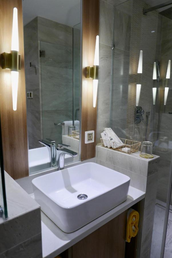 Acuatico Beach Resort & Hotel Inc. San Juan  Luaran gambar