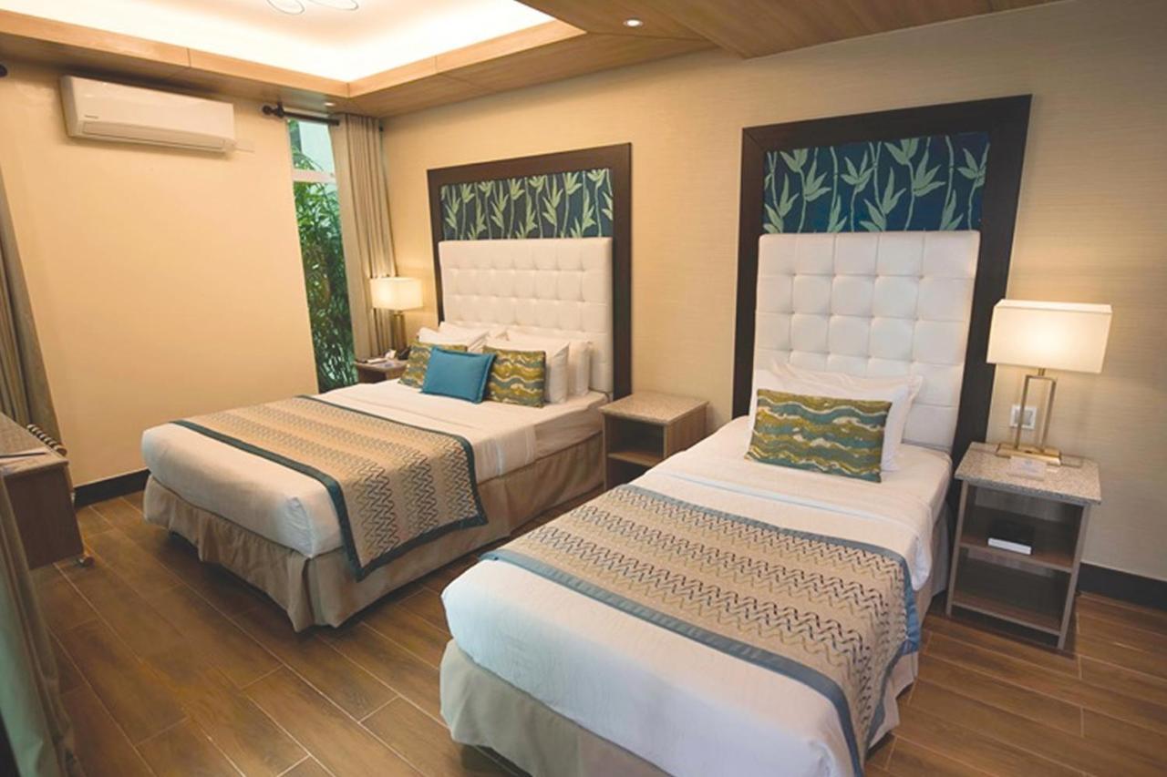 Acuatico Beach Resort & Hotel Inc. San Juan  Luaran gambar
